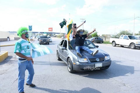Aficionado realizan caravana vehicular para apoyar a Santos Laguna


 Guerreros, Afición