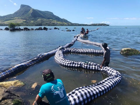 Organizaciones locales han puesto en marcha una campaña para recaudar fondos a través de la web https://www.crowdfund.mu y están pidiendo ayuda al resto del mundo bajo el lema 'Mauritius Oil Spill Cleaning 2020 - MV Wakashio' (Limpieza de derrame de petróleo en Mauricio - MV Wakashio).