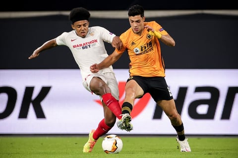 Raúl Jiménez y los Wolves son eliminados de la Europa League por el Sevilla