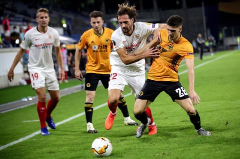 Raúl Jiménez y los Wolves son eliminados de la Europa League por el Sevilla