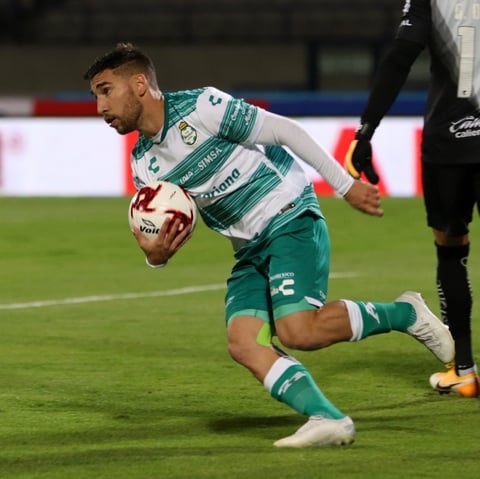 Cuando los emplumados tuvieron la ventaja por la mínima diferencia, los del charrúa Almada pudieron reaccionar, pero el remate de cabeza del chileno Diego Valdés, no fue con la dirección suficiente, para doblegar a Paco Memo Ochoa.