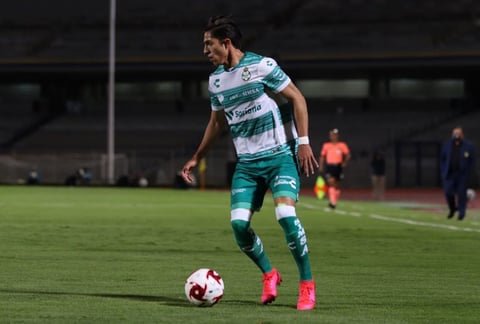 Sin poder descontar la ventaja, los verdiblancos se fueron al descanso resignados, con una pesada loza. El monclovense Jonathan Díaz, ingresó de relevo para el complemento y tuvo un buen accionar defensivo.
