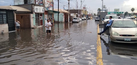 Fuerte chubasco sorprende a la región lagunera
