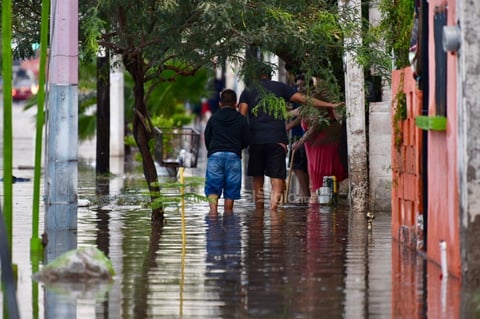 Fuerte chubasco sorprende a la región lagunera