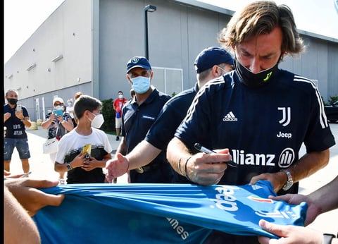 El excentrocampista, relevo de Maurizio Sarri, destituido tras la eliminación en la Liga de Campeones ante el Lyon, comenzó a trabajar junto a su cuerpo técnico, en el que sobresale el exzaguero Igor Tudor.