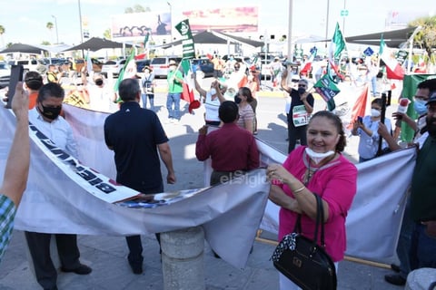 'Chocan' grupos pro y anti-AMLO previo a llegada del mandatario a Torreón