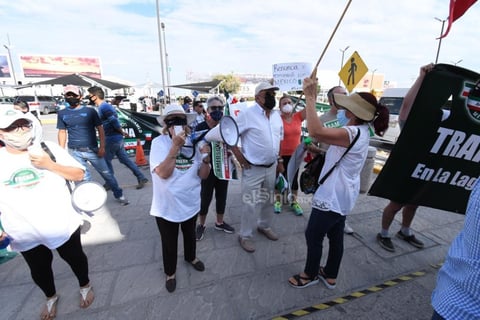 'Chocan' grupos pro y anti-AMLO previo a llegada del mandatario a Torreón