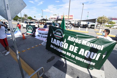 'Chocan' grupos pro y anti-AMLO previo a llegada del mandatario a Torreón