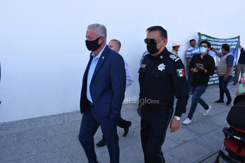 'Chocan' grupos pro y anti-AMLO previo a llegada del mandatario a Torreón