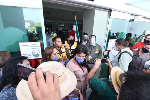 'Chocan' grupos pro y anti-AMLO previo a llegada del mandatario a Torreón