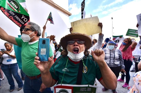 'Chocan' grupos pro y anti-AMLO previo a llegada del mandatario a Torreón