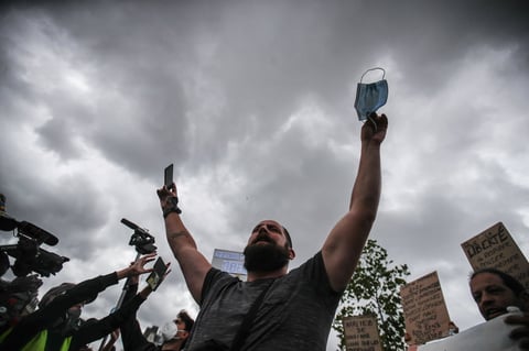 Francia registró este viernes 7.379 contagios en todo el país y veinte muertes adicionales por la COVID-19, con las que el número total de fallecidos ascendió a 30.596.