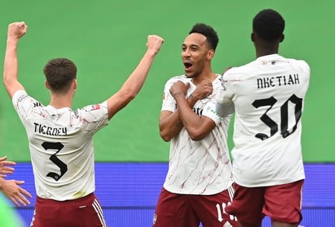 También descubrió el problema del Liverpool en su repliegue. Cuando su precisión es impecable, cuando encuentra las vías hacia el ataque por sus laterales o cuando maneja la pelota con la determinación que lo hace en muchas ocasiones en campo contrario, es nada más puntual. Cuando comete errores, es una invitación al rival.