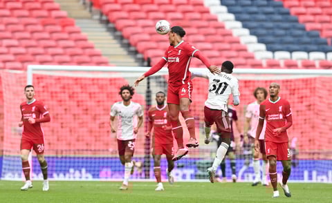 Pierre Emerick Aubameyang doblegó al Liverpool con un gol en el minuto 12 y con el penalti decisivo en la tanda final 