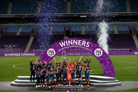 Supo hacerlo el conjunto galo y, a pesar de algunas acometidas con suspense, como un remate de Wolter que casi entra, no sufrió en exceso y remató la faena a dos minutos para el final con el gol de la islandesa Gunnarsdottir, con el que el Olympique todavía pudo disfrutar más de un nuevo y prestigioso título para sus vitrinas.