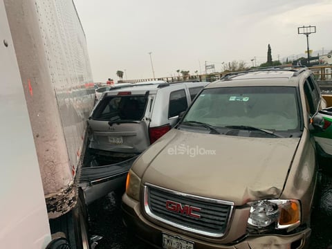 Se registra aparatosa carambola en periférico de Torreón