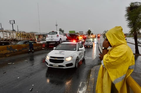 Se registra aparatosa carambola en periférico de Torreón