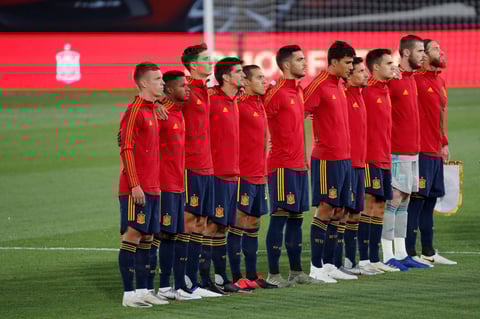 El zaguero del Manchester City Eric García y el lateral del Real Madrid Sergio Reguilón también debutaron con España. Ferrán Torres firmó el 4-0 a los 84.