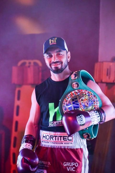 Cristian Mijares y 'Kochulito' Montiel realizan pelea de exhibición