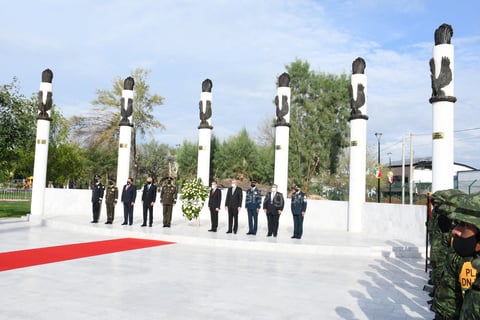 El acto cívico se realizó en la explanada que se instaló en la Plaza de la Tortuga.