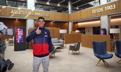 Ya es del Atlético. Ya no hay matices. Aunque el proceso para su fichaje por el conjunto entrenado por el argentino Diego Simeone sufrió algún vaivén el pasado lunes, el martes ya quedó cerrado el principio de acuerdo, que fue oficial y definitivo al borde de la medianoche del miércoles.
