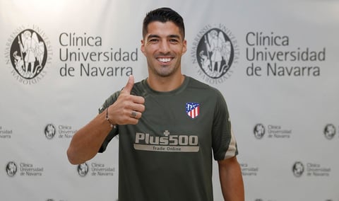 Luis Suárez llega al conjunto madrileño como el tercer máximo goleador de la historia del Barcelona, con 198 goles en 283 partidos a lo largo de seis temporadas -todas ellas por encima de las veinte dianas-, y sólo superado en el club azulgrana por el argentino Lionel Messi, con 634 tantos, y César Rodríguez, con 232.
