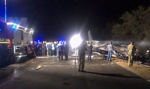 Cae avión militar en Ucrania dejando un saldo de 20 muertos