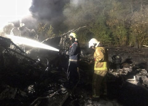 Cae avión militar en Ucrania dejando un saldo de 20 muertos