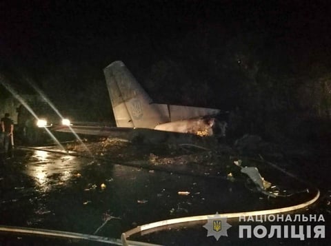 Cae avión militar en Ucrania dejando un saldo de 20 muertos