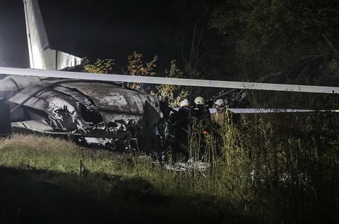 Cae avión militar en Ucrania dejando un saldo de 20 muertos