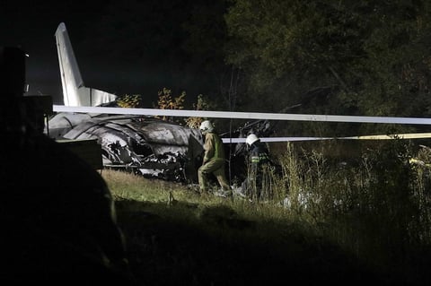 Cae avión militar en Ucrania dejando un saldo de 20 muertos