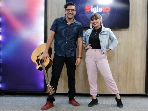 En La Voz Azteca, este año también representó a Torreón la chica Anilú Dávila. Logró que Ricardo Montaner y Christian Nodal voltearan  sus sillas al escucharla cantar el tema La gata bajo la lluvia. Ella entregó a la audiencia la melodía Volcán de Rafael Pérez Botija.