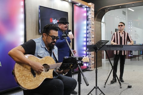 Dimas Maciel (Chicos de Barrio), Fernando Sujo, Valeria Cárdenas, Anilú Dávila, Chary Aranzabal, Josepi Montaña, Roberto Alemán a Iván Black entonaron cada uno, un tema del fallecido artista. El evento se llevó a cabo con estrictas medidas sanitarias.