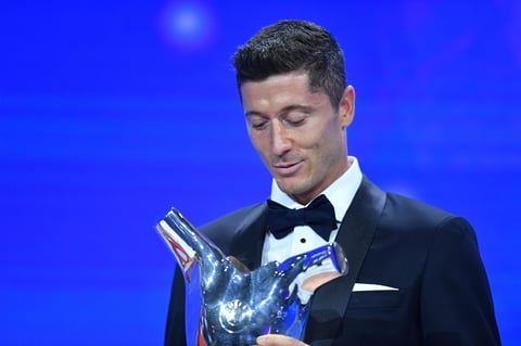 En lo que respecta a los votos totales, apenas hubo discusión. Lewandowski cosechó un total de 477, por los 90 que le dieron a Kevin De Bruyne y los 66 de Manuel Neuer.