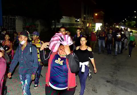 Migrantes de Honduras comienzan su andar rumbo a EUA pese al COVID-19