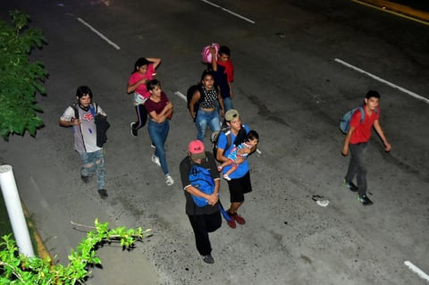 Migrantes de Honduras comienzan su andar rumbo a EUA pese al COVID-19