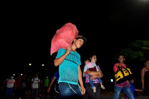 Migrantes de Honduras comienzan su andar rumbo a EUA pese al COVID-19