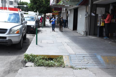 Rampas. Las rampas que 'sobreviven' en las  banquetas presentan fallas en su construcción, mientras que otras se han ido dañando con el paso del tiempo, siendo toda una odisea para las personas con alguna discapacidad.