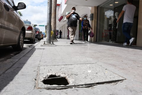 Accidentes. Diversos accidentes automovilísticos han ocasionado que las aceras se destruyan, y a pesar de que se ha detenido a los infractores, el daño a la  infraestructura no recibe el pago de la multa.