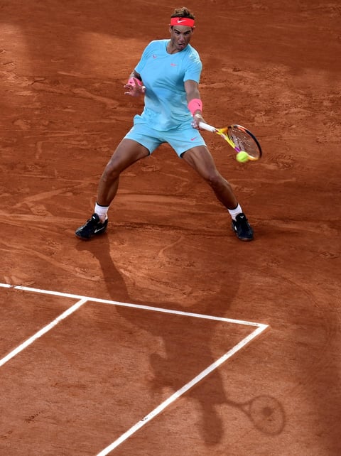 Y una más involucraba a Schwartzman, un argentino de 28 años que venció a Nadal en sets seguidos en arcilla en el Abierto de Italia el mes pasado. Pero incluso ese resultado había colocado la marca de duelos frente a frente en 9-1 a favor de Nadal, y el viernes demostró por qué.
