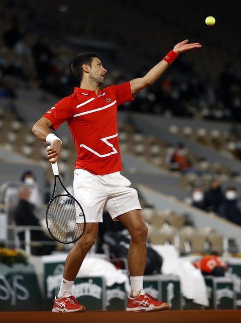 Djokovic felicitó a Tsitsipas, aseguró que tras dejarse remontar los dos primeros sets mantuvo la calma 'en la superficie, pero en el fondo era otra cosa'.