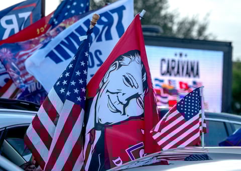 'Miami es el bastión del anticomunismo en el hemisferio ', dijo varias veces el expreso político cubano Luis Zuñiga al dirigirse a los participantes en la caravana antes de partir desde el estacionamiento de un casino de la ciudad.