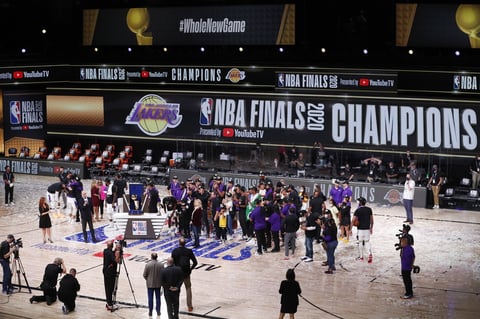 Vencen Lakers 106-93 a Heat de Miami en Finales de NBA