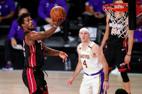Vencen Lakers 106-93 a Heat de Miami en Finales de NBA