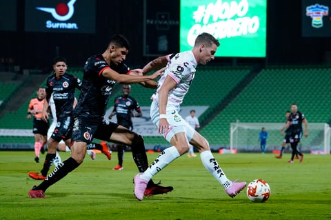 Los Guerreros continúan con su buena racha en la recta final del Guardianes 2020. Anoche le ganaron 2-0 a los Xolos de Tijuana en el Estadio Corona en el duelo pendiente que tenían de la jornada 12, para confirmar su posición en puestos de repechaje.