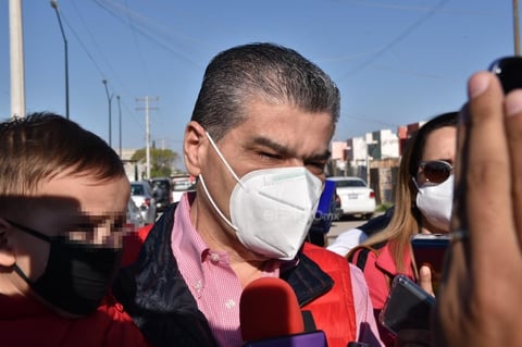 Miguel Riquelme acude a votar.