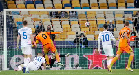 Los dirigidos por Andrea Pirlo vencen 2-0 al Dinamo 