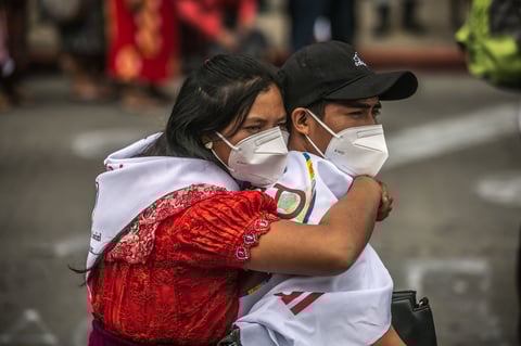 Guatemala conmemora 76 años de su Revolución realizando una manifestación
