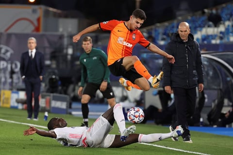 El Shakhtar Donetsk hizo buena su amplia ventaja de tres goles en la primera mitad 