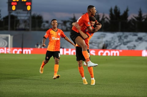 El Shakhtar Donetsk hizo buena su amplia ventaja de tres goles en la primera mitad 
